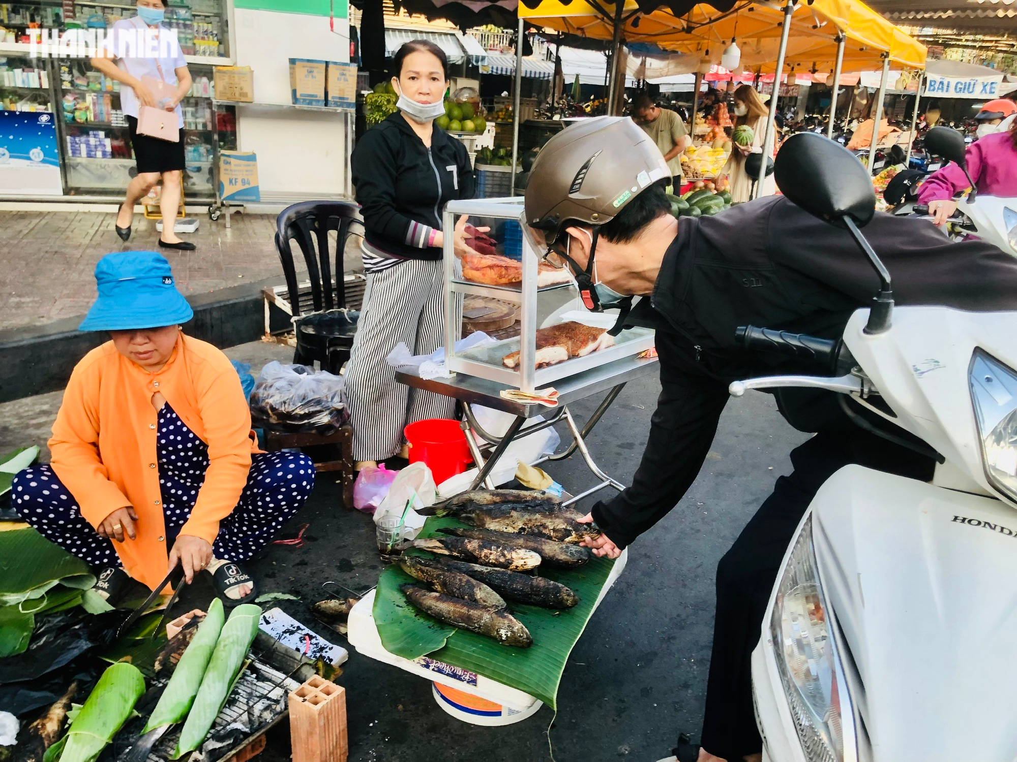 Giá heo quay ngày vía Thần tài không tăng như mọi năm vì sao? Giá heo quay ngày vía Thần tài không tăng như mọi năm vì sao?