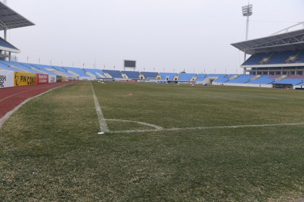 Giám sát Đông Nam Á không chê sân Mỹ Đình, Tổng thư ký AFF khen ông Park