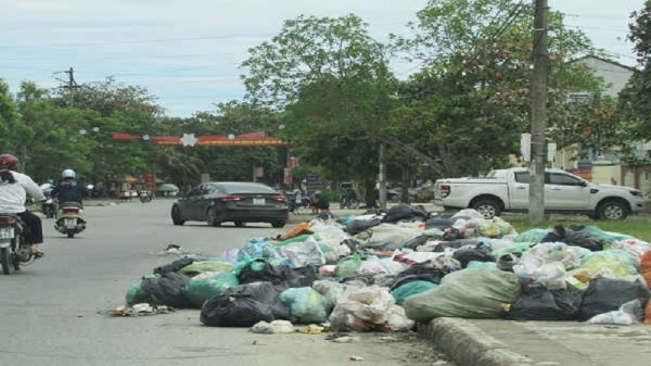 Hà Tĩnh: Nhiều bãi rác quá tải, người dân nguy cơ sống chung với ô nhiễm