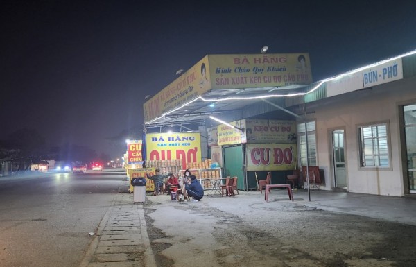 Hà Tĩnh: Sau tết, nhiều người dân đón xe rời quê trong đêm