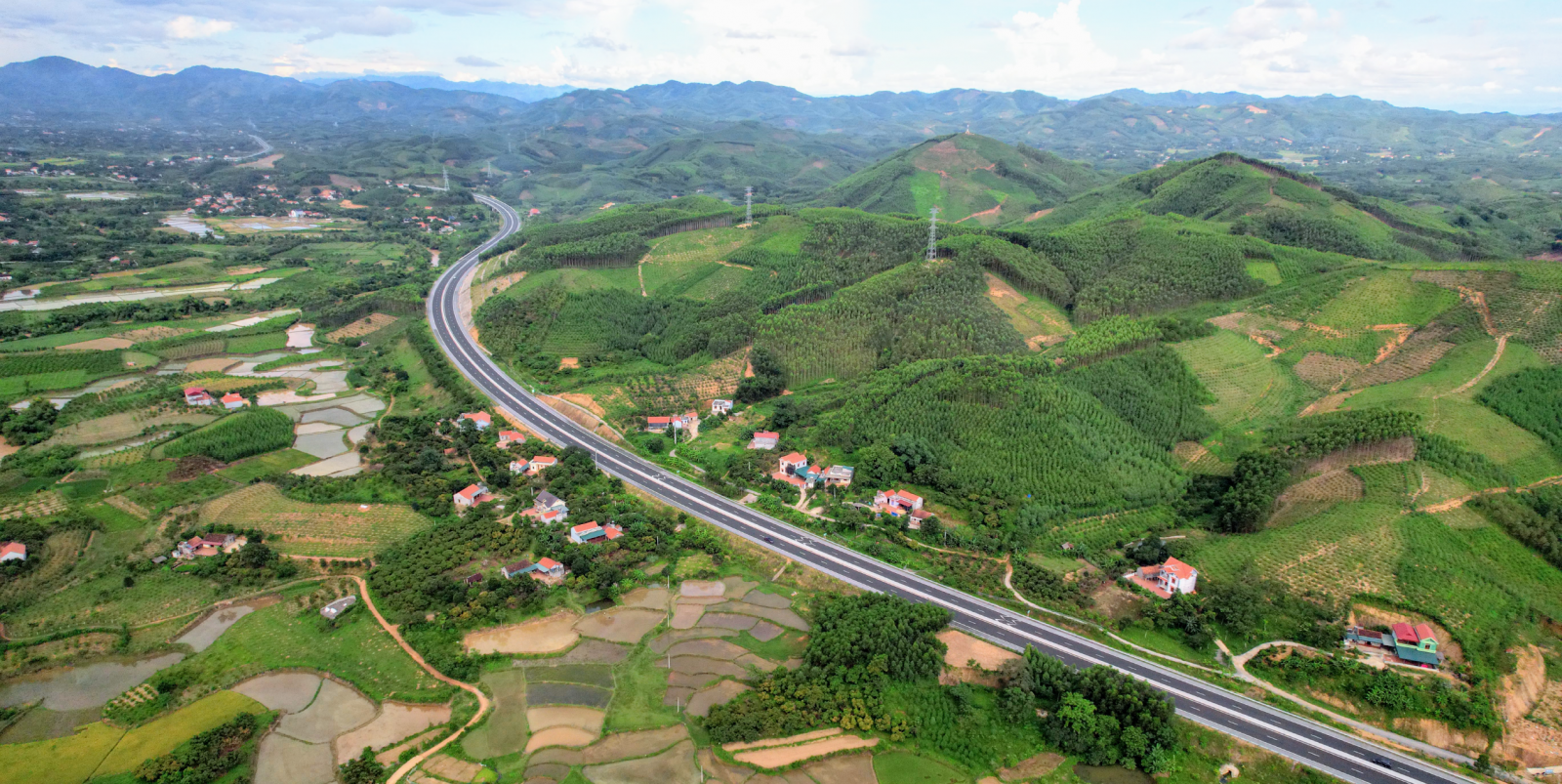 HHV - Cung đường vàng tạo ra giá trị vàng HHV - Cung đường vàng tạo ra giá trị vàng