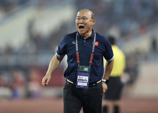 HLV Park Hang-seo phản pháo ông Shin Tae-yong vì 