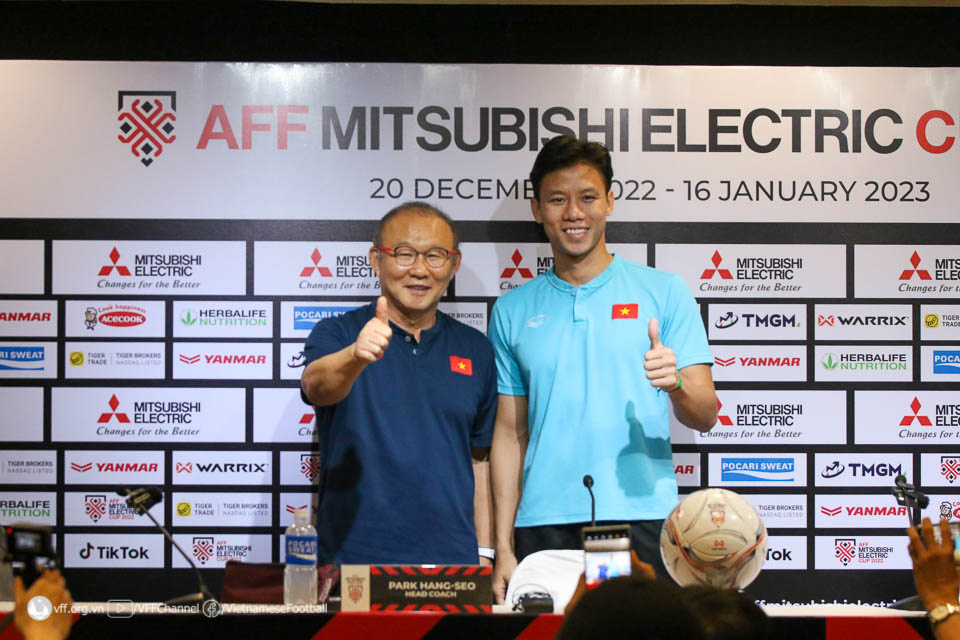 HLV Park Hang Seo và học trò tin ĐT Việt Nam đủ sức giành chiến thắng trên sân đối thủ