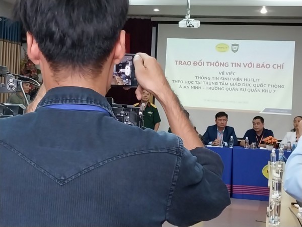 Họp báo về tin đồn nữ sinh Trường HUFLIT bị xâm hại tình dục
