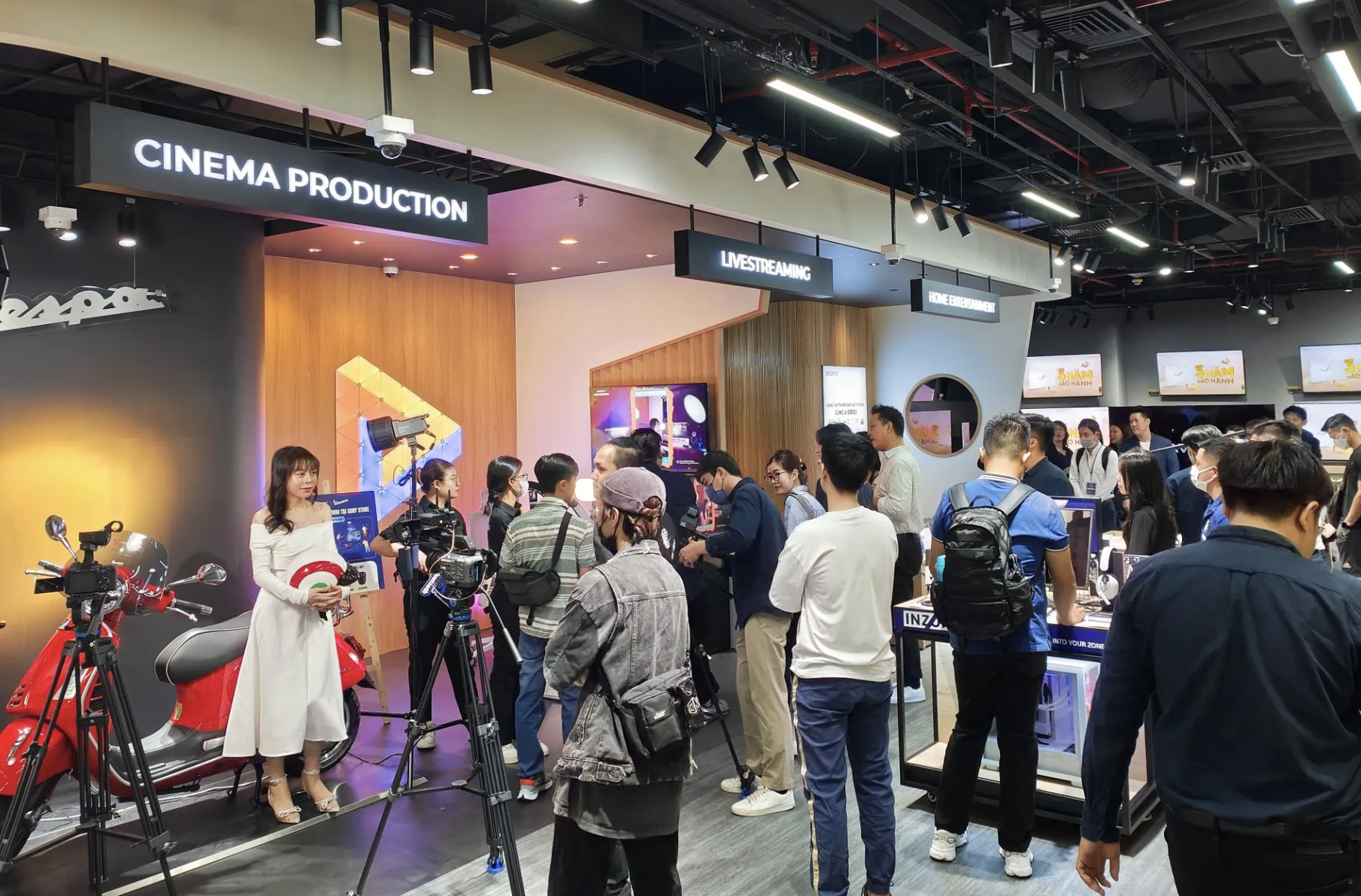 Khai trương Sony Store đầu tiên tại TP.HCM