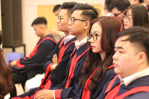 Khóa bác sĩ đầu tiên của Trường ĐH Kinh doanh Công nghệ Hà Nội đã tốt nghiệp