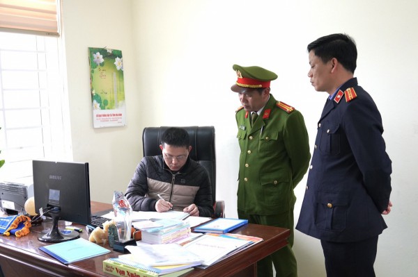 Khởi tố 10 bị can tội nhận hối lộ tại Trung tâm Đăng kiểm xe cơ giới Hòa Bình