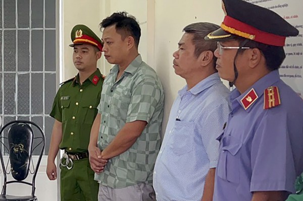 Khởi tố phó chánh văn phòng huyện ở Khánh Hòa về tội nhận hối lộ
