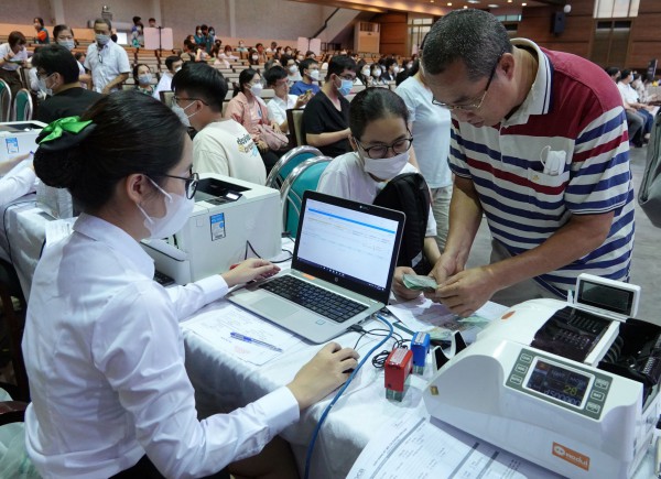 Không tăng học phí, trường ĐH có trả tiền thu dư cho sinh viên ?