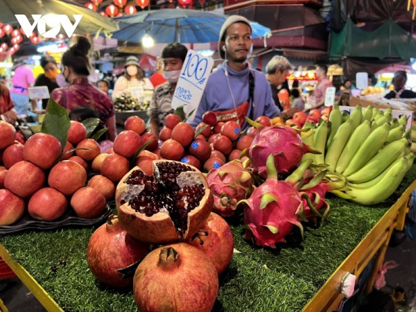 Khu phố người Hoa tại Bangkok lung linh, nhộn nhịp dịp Tết Quý Mão
