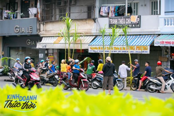 Kiếm hàng chục triệu chưa đầy 24 giờ nhờ phong tục mua mía vàng cúng vía Trời ở Sài Gòn Kiếm hàng chục triệu chưa đầy 24 giờ nhờ phong tục mua mía vàng cúng vía Trời ở Sài Gòn