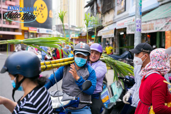 Kiếm hàng chục triệu chưa đầy 24 giờ nhờ phong tục mua mía vàng cúng vía Trời ở Sài Gòn Kiếm hàng chục triệu chưa đầy 24 giờ nhờ phong tục mua mía vàng cúng vía Trời ở Sài Gòn