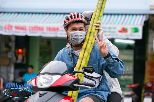 Kiếm hàng chục triệu chưa đầy 24 giờ nhờ phong tục mua mía vàng cúng vía Trời ở Sài Gòn Kiếm hàng chục triệu chưa đầy 24 giờ nhờ phong tục mua mía vàng cúng vía Trời ở Sài Gòn
