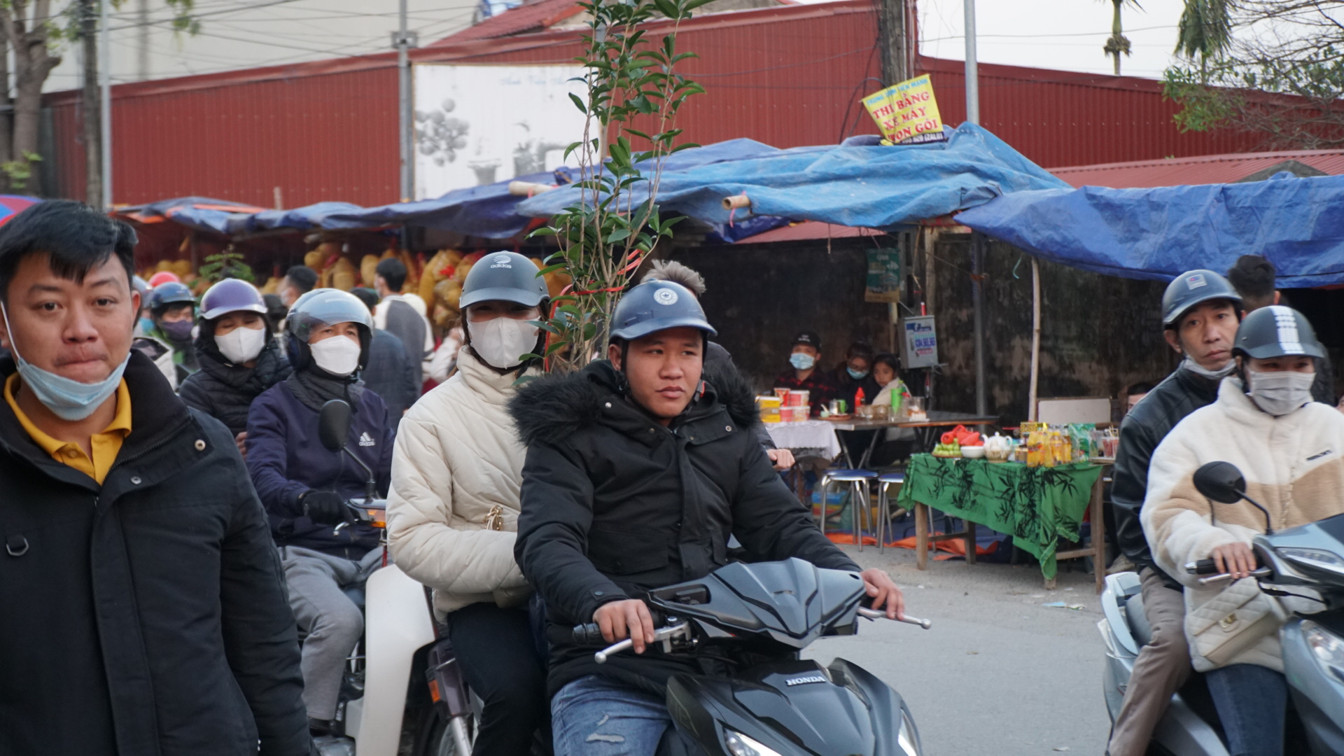 Kỳ lạ phiên chợ cầu may ở Nam Định, họp duy nhất một lần trong năm