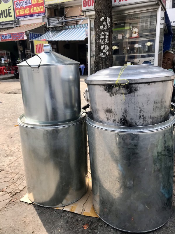 Lá dong, lạt giang... gói bánh về phố