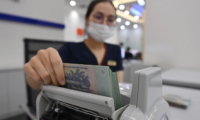 Lãi suất cao, người dân đổ tiền gửi tiết kiệm Lãi suất cao, người dân đổ tiền gửi tiết kiệm