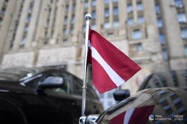 Latvia và Estonia sẽ hạ cấp quan hệ ngoại giao với Nga