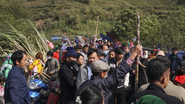 Lên cao nguyên đá Hà Giang xem người Mông chơi 