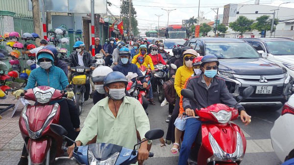 Lượng xe tăng đột biến, cầu Rạch Miễu 