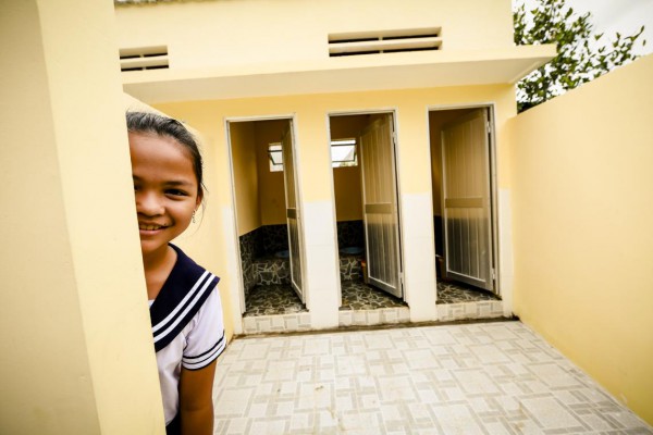 Masterise Group & Unicef Việt Nam đưa sáng kiến nhà vệ sinh không phát thải đầu tiên tới Sóc Trăng Masterise Group & Unicef Việt Nam đưa sáng kiến nhà vệ sinh không phát thải đầu tiên tới Sóc Trăng