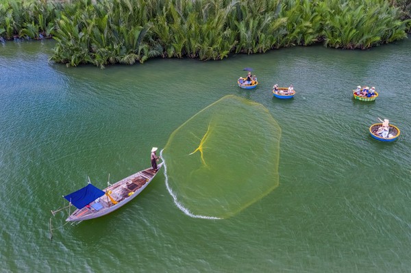 Một Hội An rất khác với tour thuyền thúng vào TOP của Kỷ lục Việt Nam