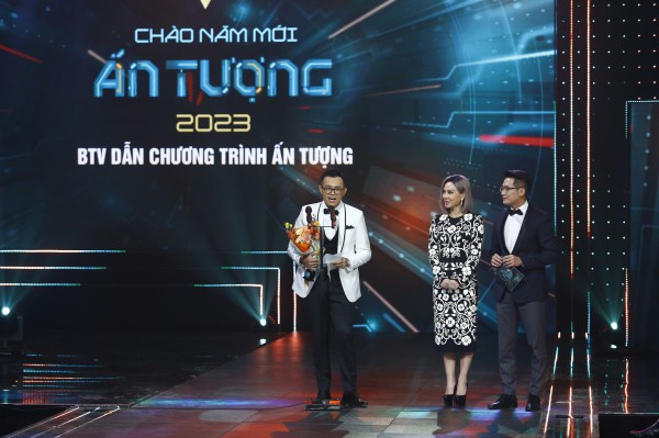 Mỹ Anh, Thanh Sơn, Huyền Lizzie… nhận giải thưởng VTV Awards