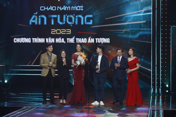 Mỹ Anh, Thanh Sơn, Huyền Lizzie… nhận giải thưởng VTV Awards