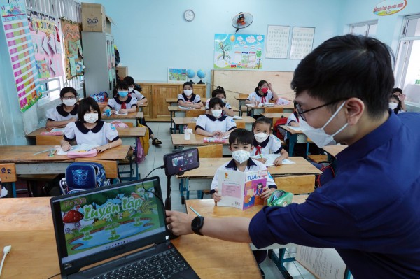 Năm 2023: Sửa chính sách để giáo viên yên tâm với nghề Năm 2023: Sửa chính sách để giáo viên yên tâm với nghề