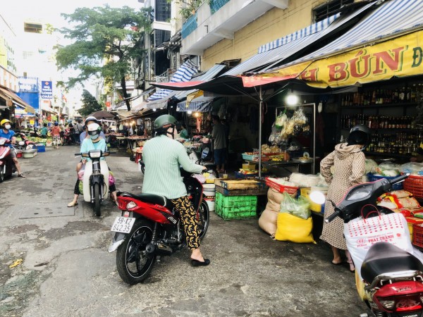 Ngán sơn hào hải vị, rau lang, càng cua… hút hàng ngày mùng 4 tết