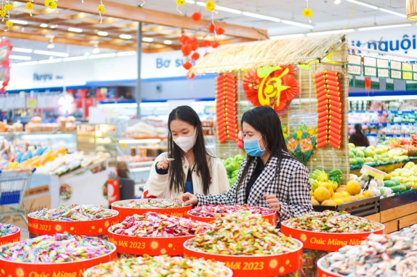 Ngày 27 Tết Quý Mão siêu thị bắt đầu đông khách