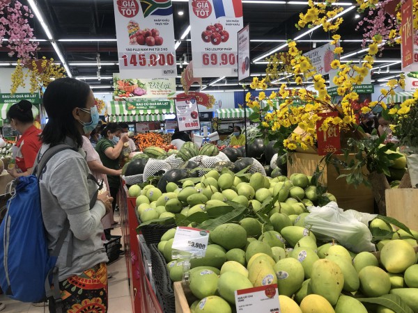 Ngày 27 Tết Quý Mão siêu thị bắt đầu đông khách