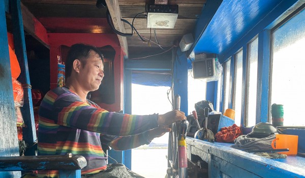 Ngư dân Quảng Ngãi bám biển xuyên tết
