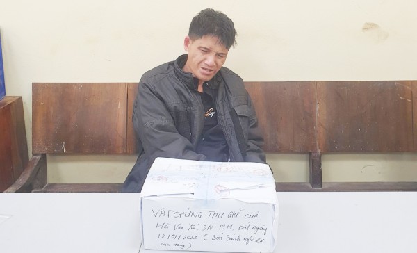 Người đàn ông bị bắt cùng 4 bánh heroin