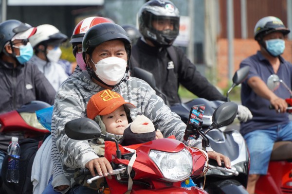 Người xa xứ trên đường về quê ăn tết: Quà chất đầy xe, nôn nao sum họp