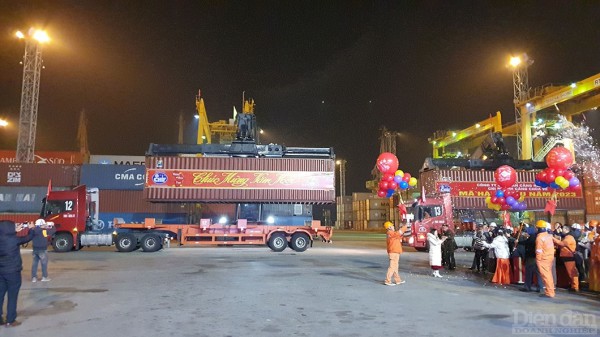 Những mã hàng đầu tiên của năm 2023 trên các bến cảng Hải Phòng Những mã hàng đầu tiên của năm 2023 trên các bến cảng Hải Phòng