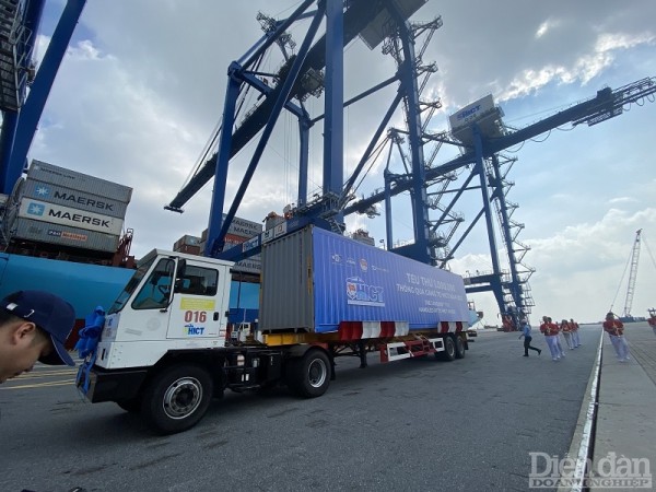 Những mã hàng đầu tiên của năm 2023 trên các bến cảng Hải Phòng Những mã hàng đầu tiên của năm 2023 trên các bến cảng Hải Phòng