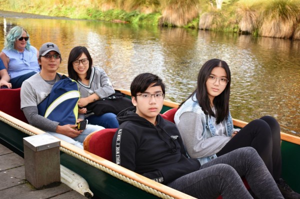 Nữ sinh 16 tuổi người Việt giành học bổng hơn 7 tỉ đồng vào ĐH Harvard Nữ sinh 16 tuổi người Việt giành học bổng hơn 7 tỉ đồng vào ĐH Harvard