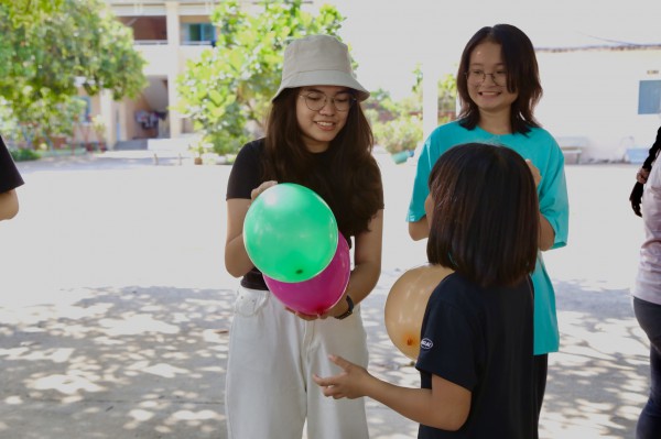 Nữ sinh TP.HCM trúng tuyển 7 ĐH Mỹ: Bài luận về gia đình 5 chị em