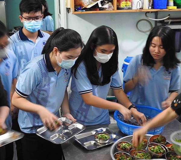 Nữ sinh TP.HCM trúng tuyển 7 ĐH Mỹ: Bài luận về gia đình 5 chị em