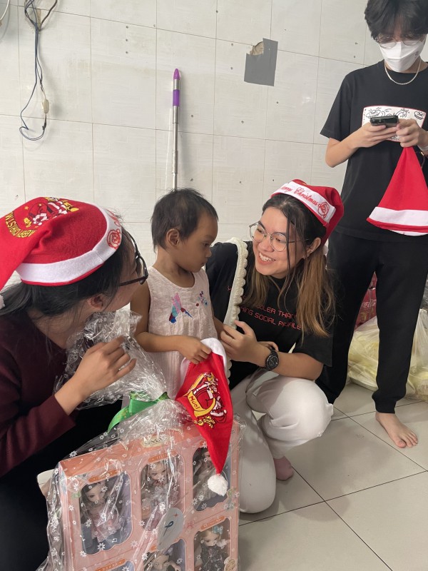 Nữ sinh TP.HCM trúng tuyển 7 ĐH Mỹ: Bài luận về gia đình 5 chị em