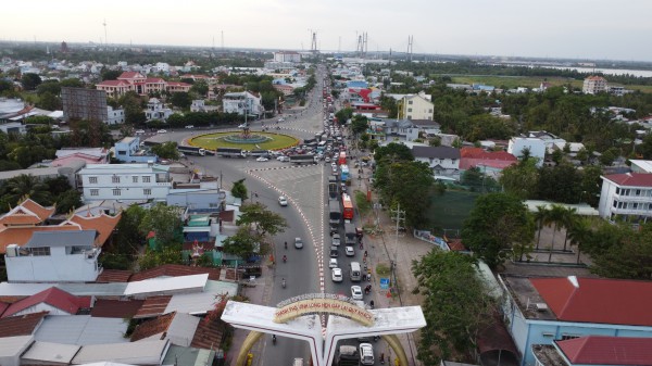 Ô tô hỏng trên cầu Mỹ Thuận, đường rời miền Tây tê liệt từ sáng đến chiều