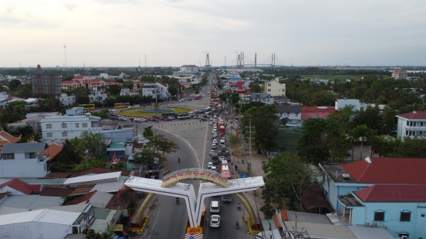 Ô tô hỏng trên cầu Mỹ Thuận, đường rời miền Tây tê liệt từ sáng đến chiều