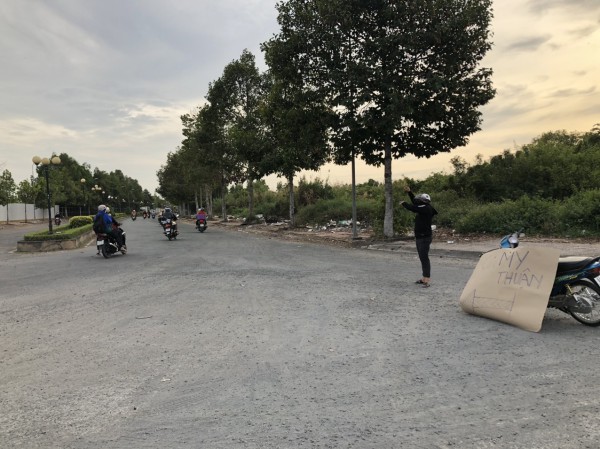 Ô tô hỏng trên cầu Mỹ Thuận, đường rời miền Tây tê liệt từ sáng đến chiều
