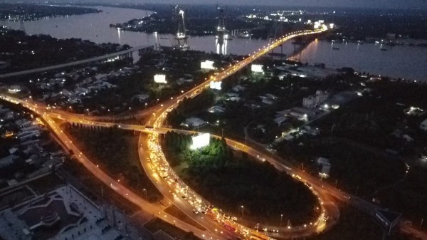Ô tô hỏng trên cầu Mỹ Thuận, đường rời miền Tây tê liệt từ sáng đến chiều