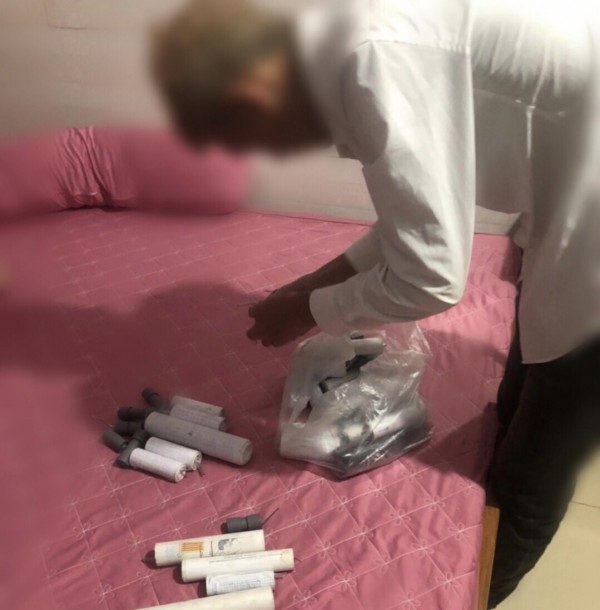 Phát hiện 6 thiếu niên tự chế pháo nổ để chơi Tết