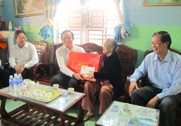 Phó thủ tướng Trần Lưu Quang thăm, chúc tết người dân Ninh Thuận