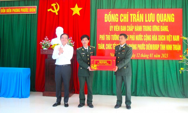 Phó thủ tướng Trần Lưu Quang thăm, chúc tết người dân Ninh Thuận