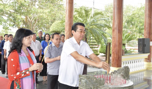 Phó trưởng Ban Nội chính T.Ư Võ Văn Dũng tặng quà tết tại Bạc Liêu