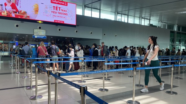 Phú Quốc 29 tháng chạp: Bến tàu, sân bay thưa thớt