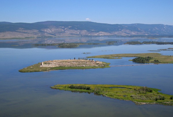 Por-Bazhyn - Pháo đài bí ẩn trên hòn đảo xa xôi ở Siberia